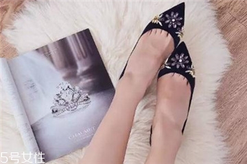 婚鞋可以穿黑色吗,结婚穿黑色的鞋可以吗 婚鞋可以穿黑色吗,结婚穿黑色的鞋可以吗