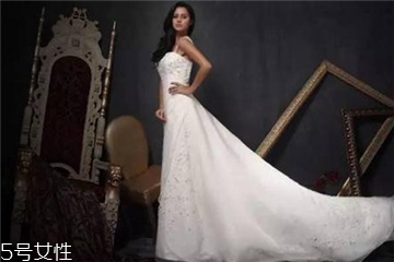 婚纱照什么时候定,婚纱什么时候定最好