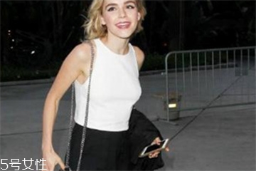 黑色短裤配什么上衣好看图片,黑色短裤配什么上衣好看图片男