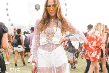 蕾丝连衣裙搭配外套的图片,蕾丝连衣裙怎么搭配外套 蕾丝连衣裙搭配外套的图片,蕾丝连衣裙怎么搭配外套