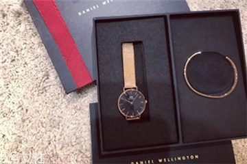 怎么看手表的牌子和型号,怎么查手表的型号