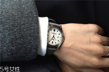 手表的分针为什么有的时候不动,手表秒针走时针分针不走怎么办 手表的分针为什么有的时候不动,手表秒针走时针分针不走怎么办