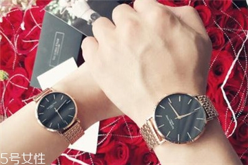 手表扣怎么调松紧视频,手表扣怎么调松紧步骤图片