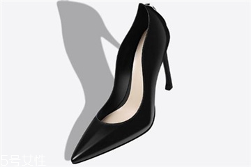 浅色高跟鞋,浅色高跟鞋是什么颜色