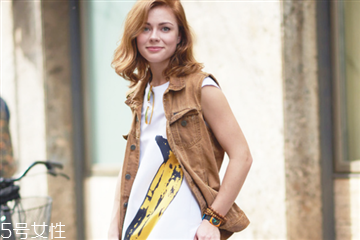 白色t恤发黄了怎么办,白色t恤发黄了怎么办如何洗干净