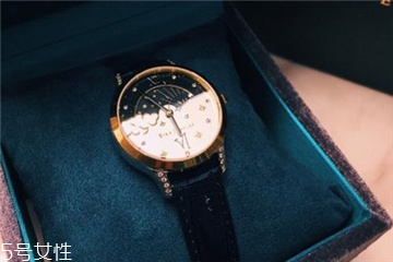 手表为什么走走停停,手表停停走走是怎么回事