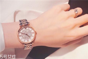 阿玛尼手表多少钱女士,阿玛尼的手表多少钱