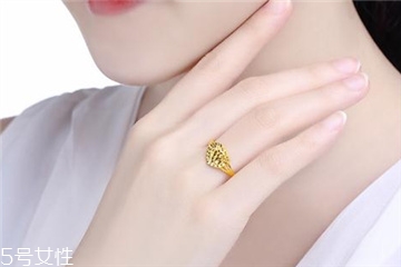 明牌珠宝和周六福哪个品牌好,周六福珠宝加盟费多少钱