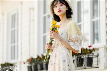 洛丽塔连衣裙,红色背带洛丽塔连衣裙