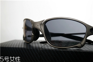 oakley是奢侈品牌吗,oakley是什么档次的品牌