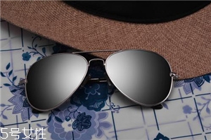 眼镜往下掉怎么调整,太阳镜太大往下滑怎么办