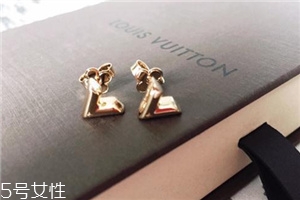 耳钉穿不过去怎么办?耳钉卡在中间怎么处理?,耳钉穿不过去怎么办?