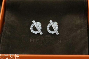 刚打的耳钉转不动怎么办,耳钉转不动怎么办 刚打的耳钉转不动怎么办,耳钉转不动怎么办