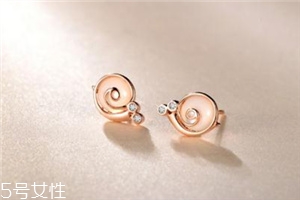 黄金耳钉一般多少克,耳钉一般多少克