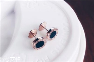 耳钉银针变黑怎么处理变白,耳钉的银针变黑了怎么办