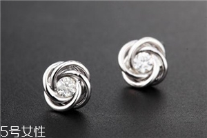 耳钉一定要打耳洞吗,耳钉需要打耳洞吗