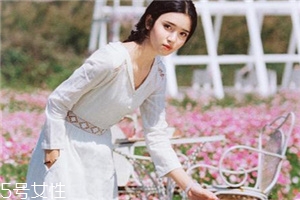 小白裙怎么搭配上衣图片,小白裙怎么搭配上衣 小白裙怎么搭配上衣图片,小白裙怎么搭配上衣