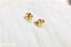 耳钉可以共用吗,可以跟别人共用耳钉吗