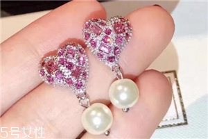 黄金耳钉可以用碘伏消毒吗,耳钉可以用碘伏消毒吗?