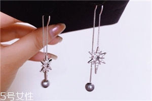 耳环后面的扣怎么戴视频,扣起来的耳环怎么戴