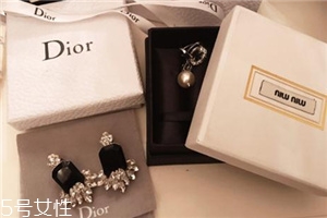 耳环掉到洗脸池怎么办,手链掉进洗脸池里怎么办