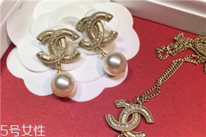 耳环买什么材质的好,耳环有哪些材质