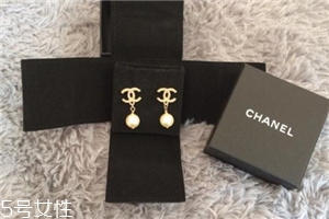 生锈的耳环可以戴吗,耳钉生锈了还能戴吗 生锈的耳环可以戴吗,耳钉生锈了还能戴吗