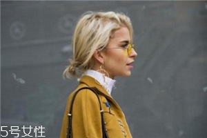 耳环褪色怎么处理,耳钉褪色了怎么办