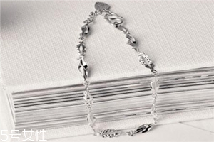 情侣手链刻字刻什么好,手链上刻什么字好是霸气的