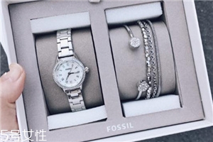 fossil手表防水吗,fossil手表好吗