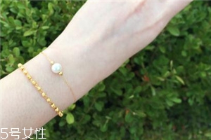 手链应该戴在左手还是右手,手链戴右手