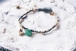 手链可以带上飞机吗还是托运呢,手链可以带上飞机吗?