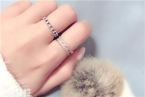 戴戒指每个手指的意义,戒指戴食指是什么意思女生