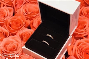 戒指用什么挂在脖子上好看,戒指能挂在脖子上吗 戒指用什么挂在脖子上好看,戒指能挂在脖子上吗