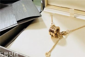 宝格丽弹簧项链怎么戴,宝格丽弹簧项链可以按动吗 宝格丽弹簧项链怎么戴,宝格丽弹簧项链可以按动吗