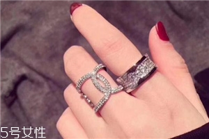 戒指上为什么要缠红线,戒指缠红线什么意思 戒指上为什么要缠红线,戒指缠红线什么意思