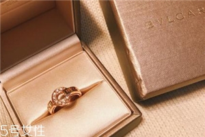 男人戒指和手表戴一只手吗,戒指手表戴同一只手吗