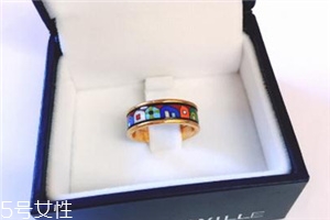 戒指为什么戴在无名指上手势,戒指为什么戴在无名指上呢?