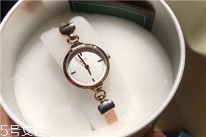 手表表带调节,lbiaoh手表怎么调