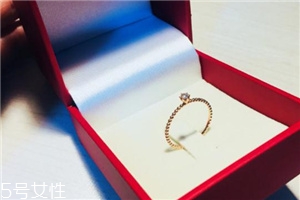 戒指可以戴食指吗,戒指能戴食指吗 戒指可以戴食指吗,戒指能戴食指吗