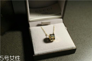 项链金色好看还是银色好看?,金色和银色项链哪个好看