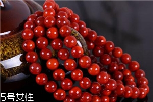 玛瑙手链可以戴着洗澡吗,翡翠项链可以戴着洗澡吗