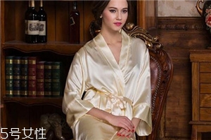 睡衣里面还穿内衣内裤吗,穿睡衣睡裤是不是就不用穿内裤了 睡衣里面还穿内衣内裤吗,穿睡衣睡裤是不是就不用穿内裤了