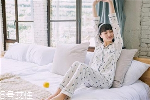 睡衣买大点好还是小点好,睡衣大一点好还是小一点好