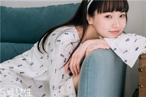 冬天洗完澡穿什么样的睡衣,睡衣多久洗一次比较好 冬天洗完澡穿什么样的睡衣,睡衣多久洗一次比较好