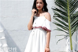 陈钰琪白色吊带连衣裙,蕾丝连衣裙长袖秋季