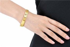 周生生六字真言手镯寓意,周生生六字真言金手镯