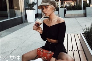 锁骨链款式手编,一字领上衣搭配图