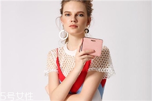 钱包放避孕套什么意思?,钱包里面放避孕套是什么意思