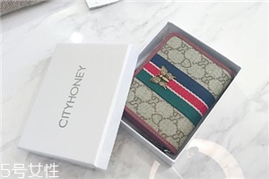 钱包的皮质是软皮好还是硬皮,牛皮钱包硬的好还是软的好